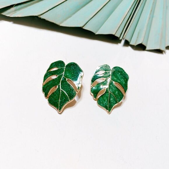 Green leaf stud earrings S18 - Picture 1 of 3